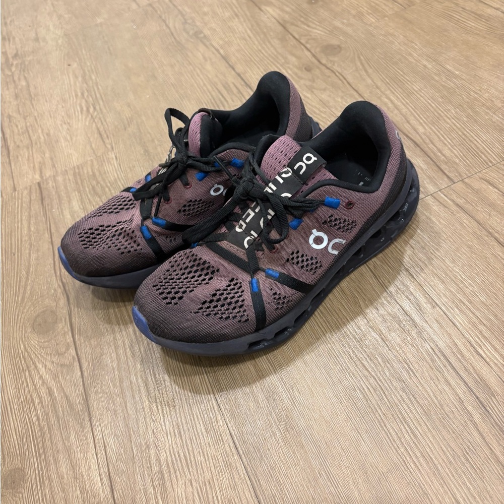 On Running Women’s Purple and Black Athletic Shoes + Laces - Picture 2 of 5